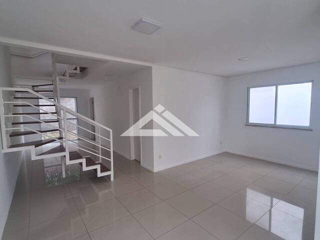 #7426 - CASA EM CONDOMÍNIO para Aluguel em Feira de Santana - BA