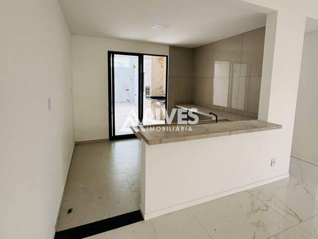 #6670 - CASA EM CONDOMÍNIO para Compra em Feira de Santana - BA