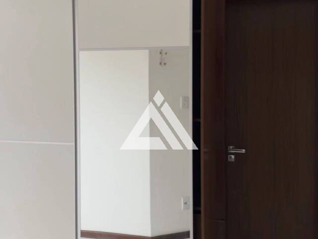 APARTAMENTO para Compra em Feira de Santana - 4