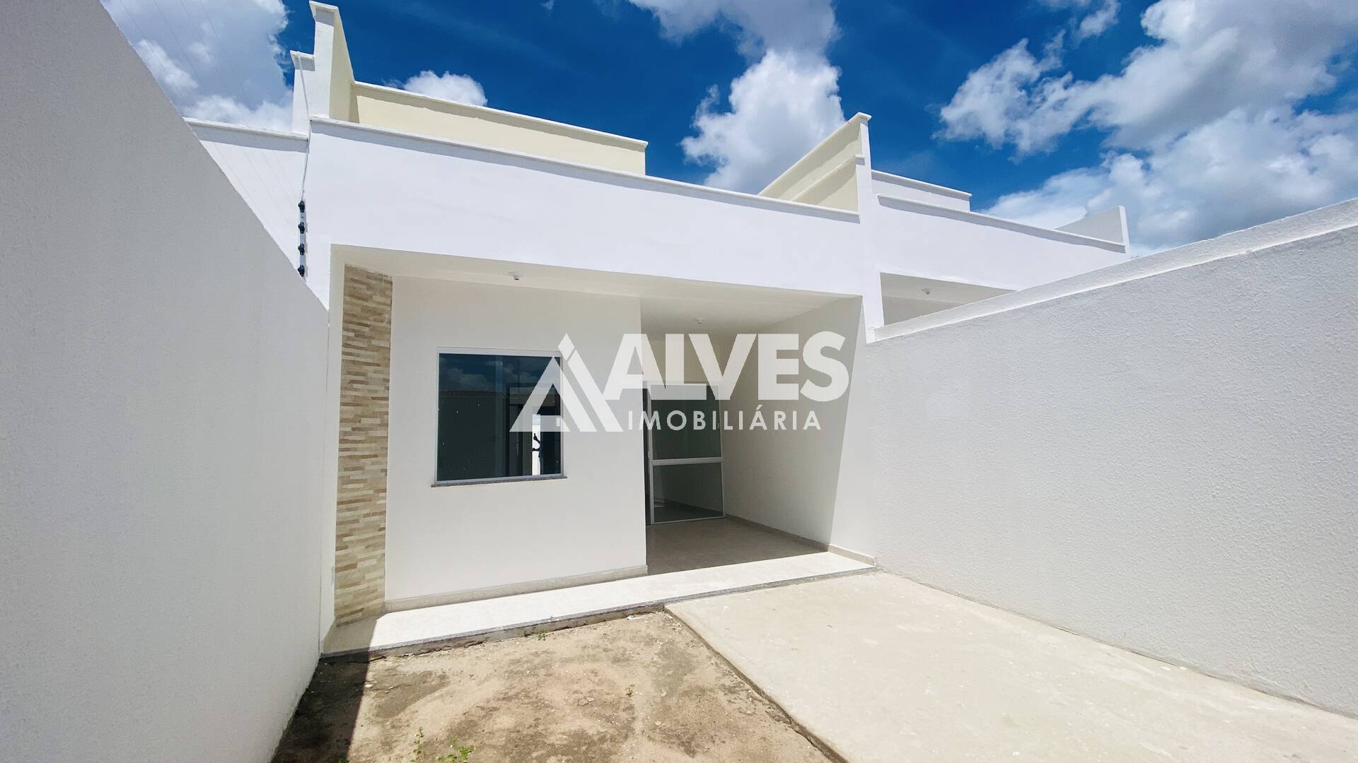 CASA COM 2 QUARTOS 100 % LAJE PRONTA PARA MORAR