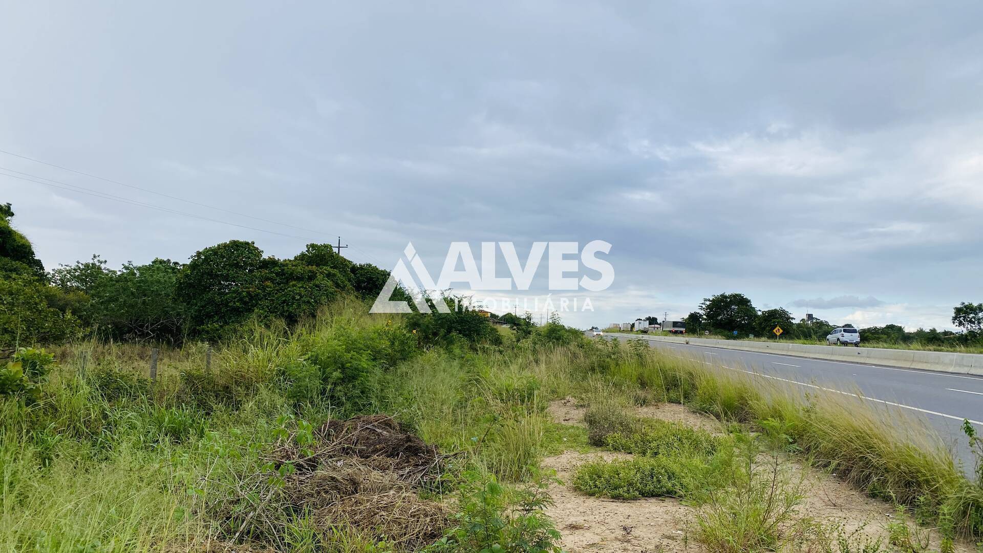TERRENO COM 4.356 M2 AS MARGENS DA BR 116 NA REGIÃO DO POSTO SÃO CRISTOVÃO