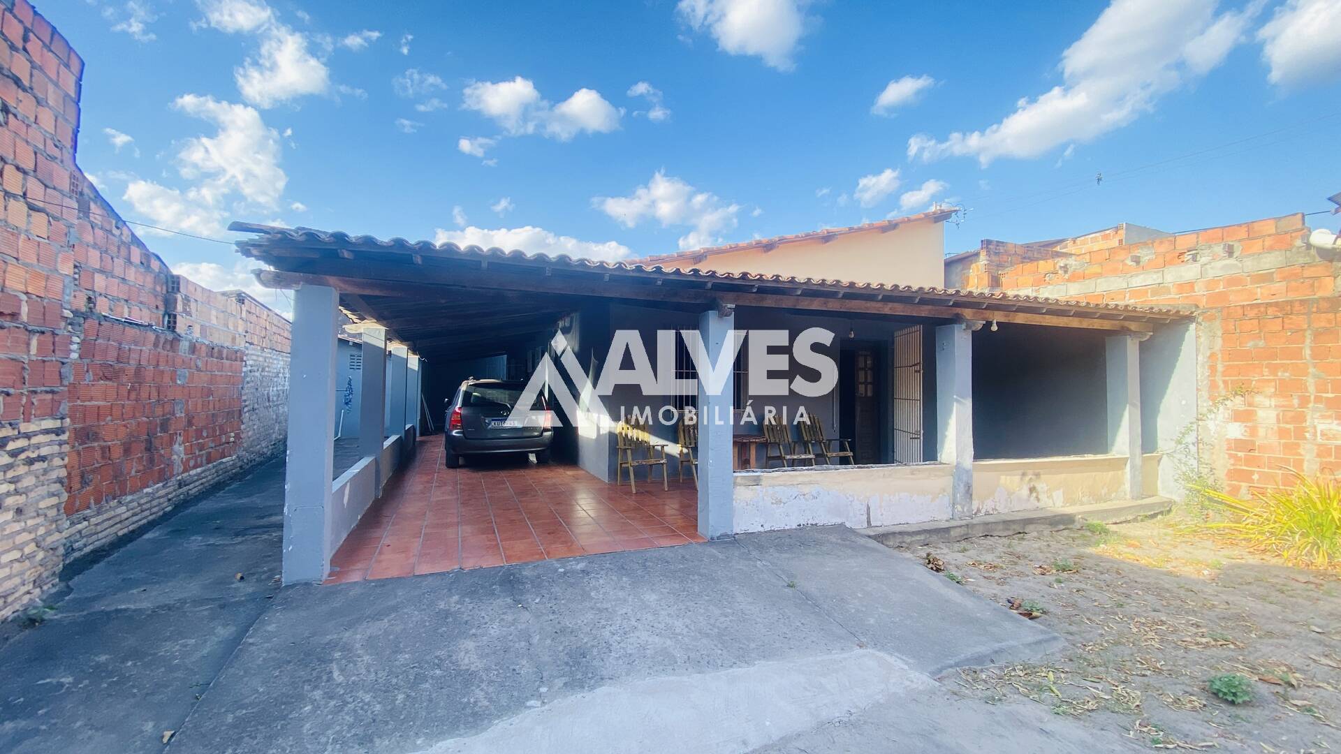 CASA COM 3 QUARTOS E TERRENO GIGANTE 500 M2 10X50