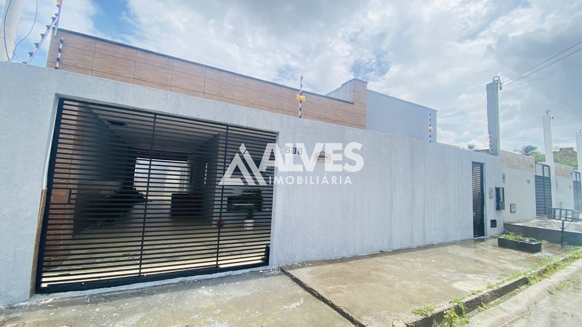 CASA COM 5 QUARTOS SENDO 2 SUÍTES E ÁREA GOURMET (VENDA AVISTA)