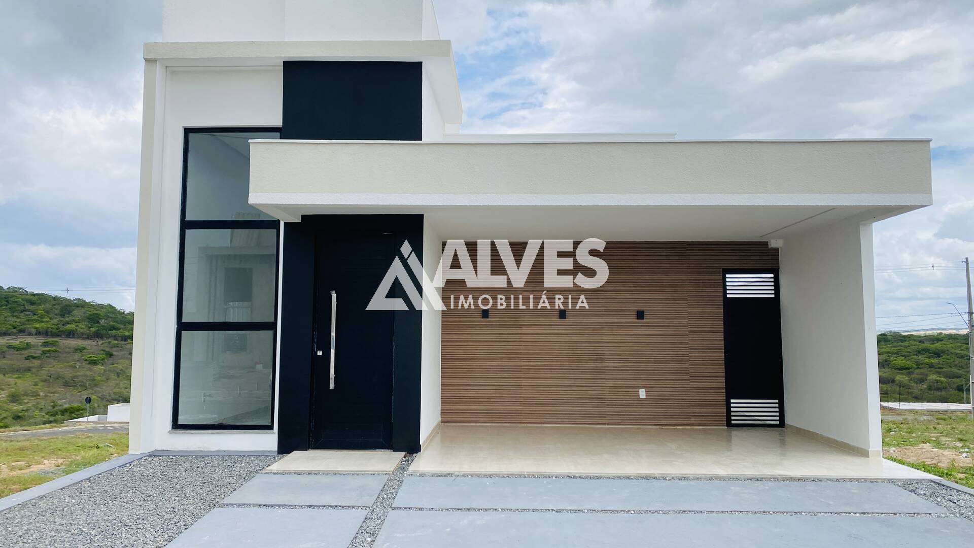 CASA COM 3 QUARTOS SENDO 1 SUÍTE E ÁREA GOURMET EM CONDOMÍNIO