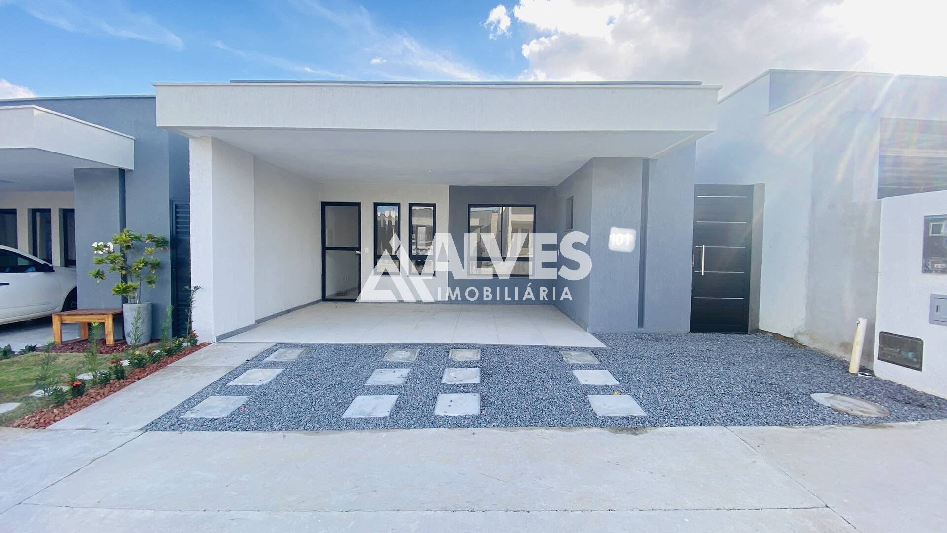 CASA COM 3 QUARTOS SENDO 1 SUÍTE CONDOMÍNIO DUX RESIDENCE