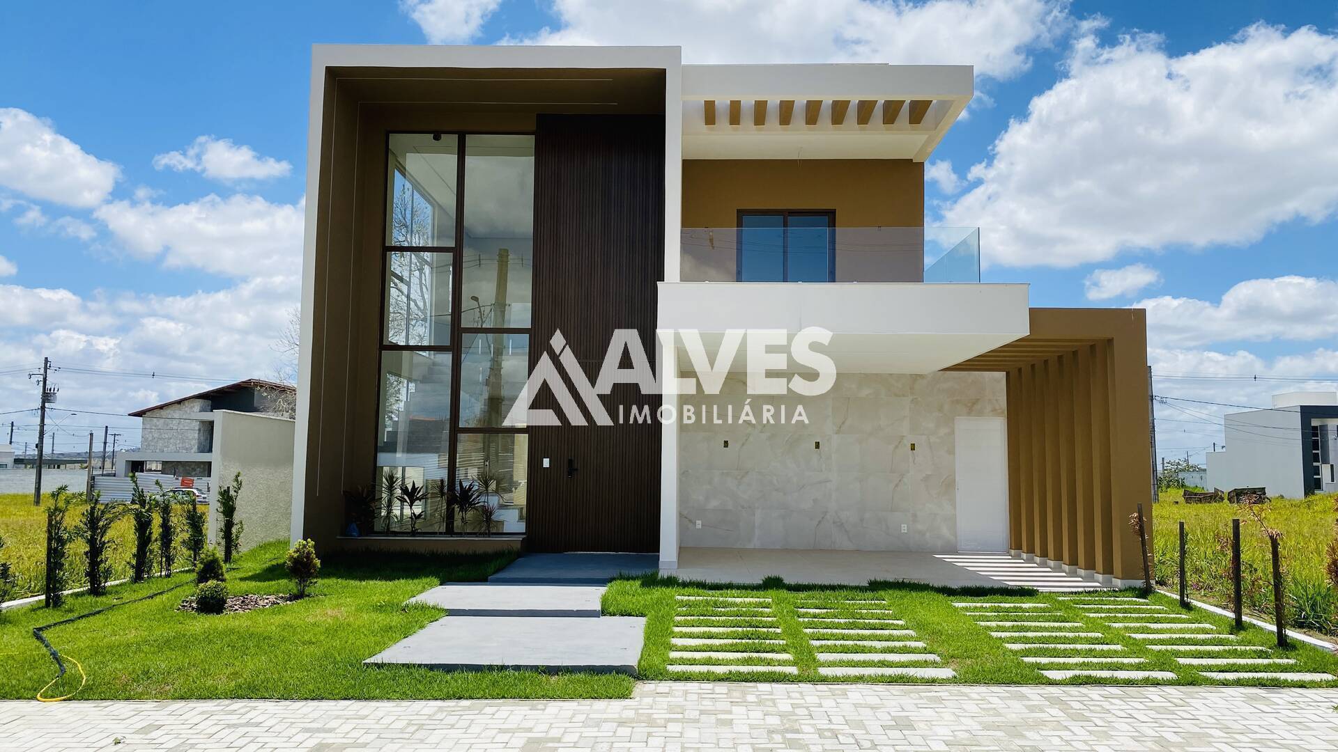 CASA DE ALTO PADRÃO COM 4 SUÍTES PISCINA E ÁREA GOURMET COMPLETA