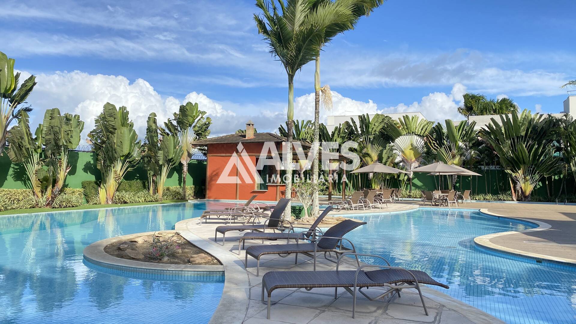 CASA DE ALTO PADRÃO MOBILIADA COM 3 QUARTOS PISCINA E ÁREA GOURMET COMPLETA