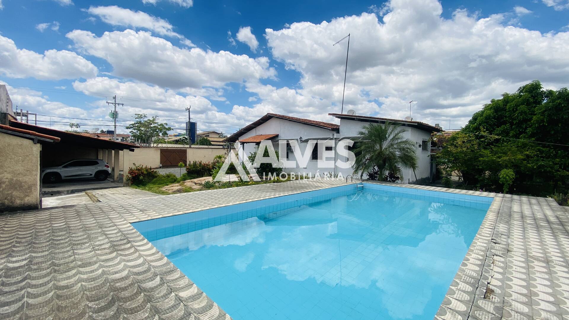 CASA COM 1.320 M2 DE ÁREA SÃO 4 QURTOS SENDO 2 SUÍTES PISCINA ÁREA GOURMET