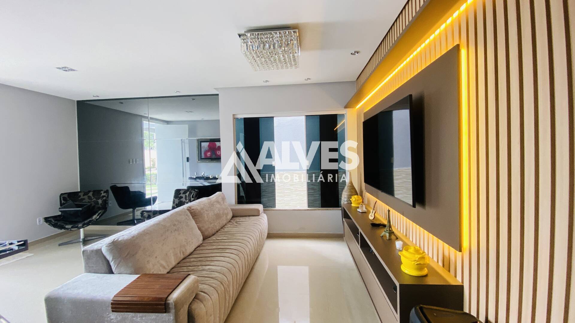 CASA COM 3 QUARTOS SENDO 1 SUÍTE COM CLOSET E ÁREA GOURMET EM CONDOMÍNIO