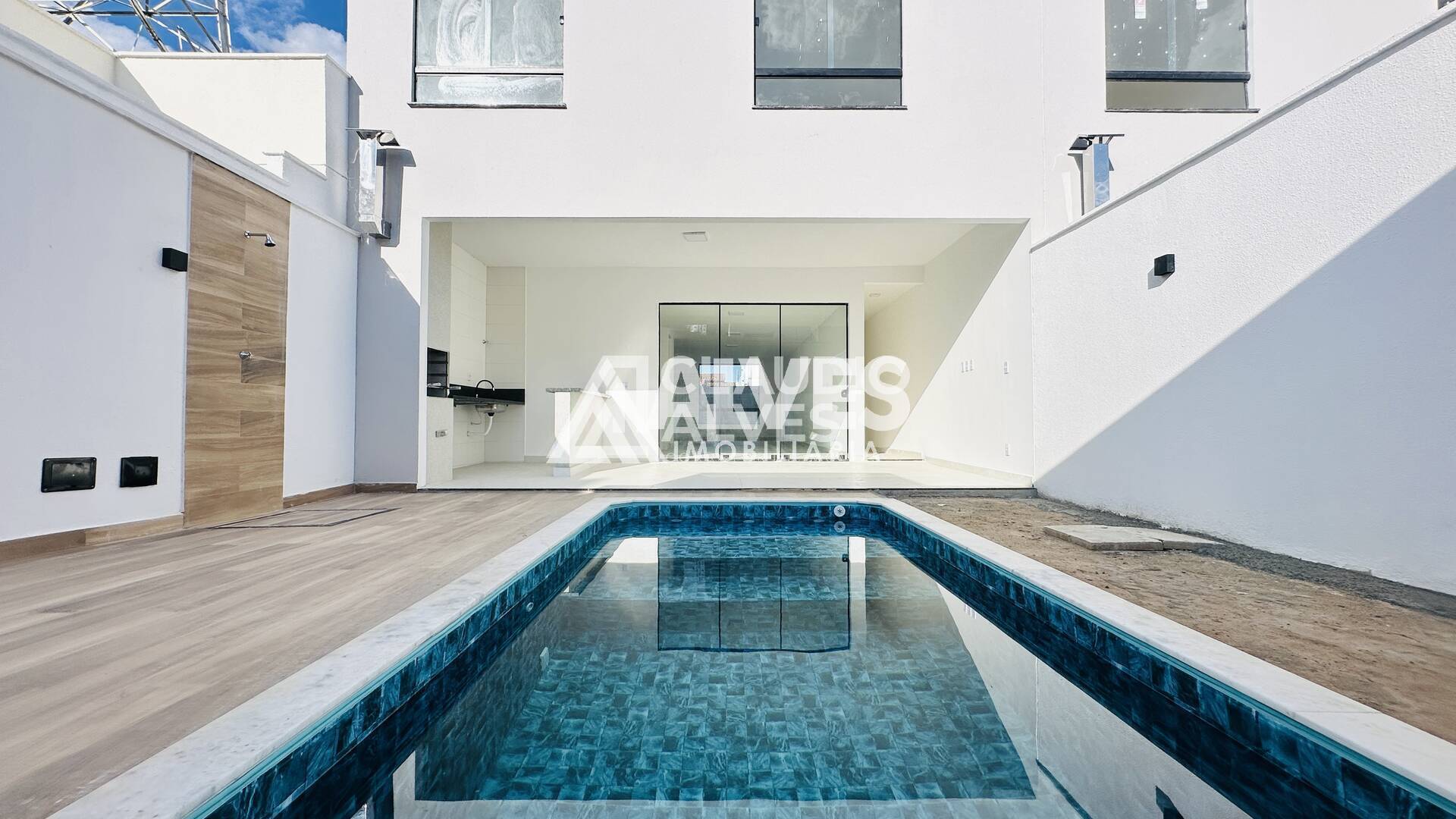 CASA COM 3 SUÍTES PISCINA E ÁREA GOURMET COMPLETA NO BAIRRO SIM