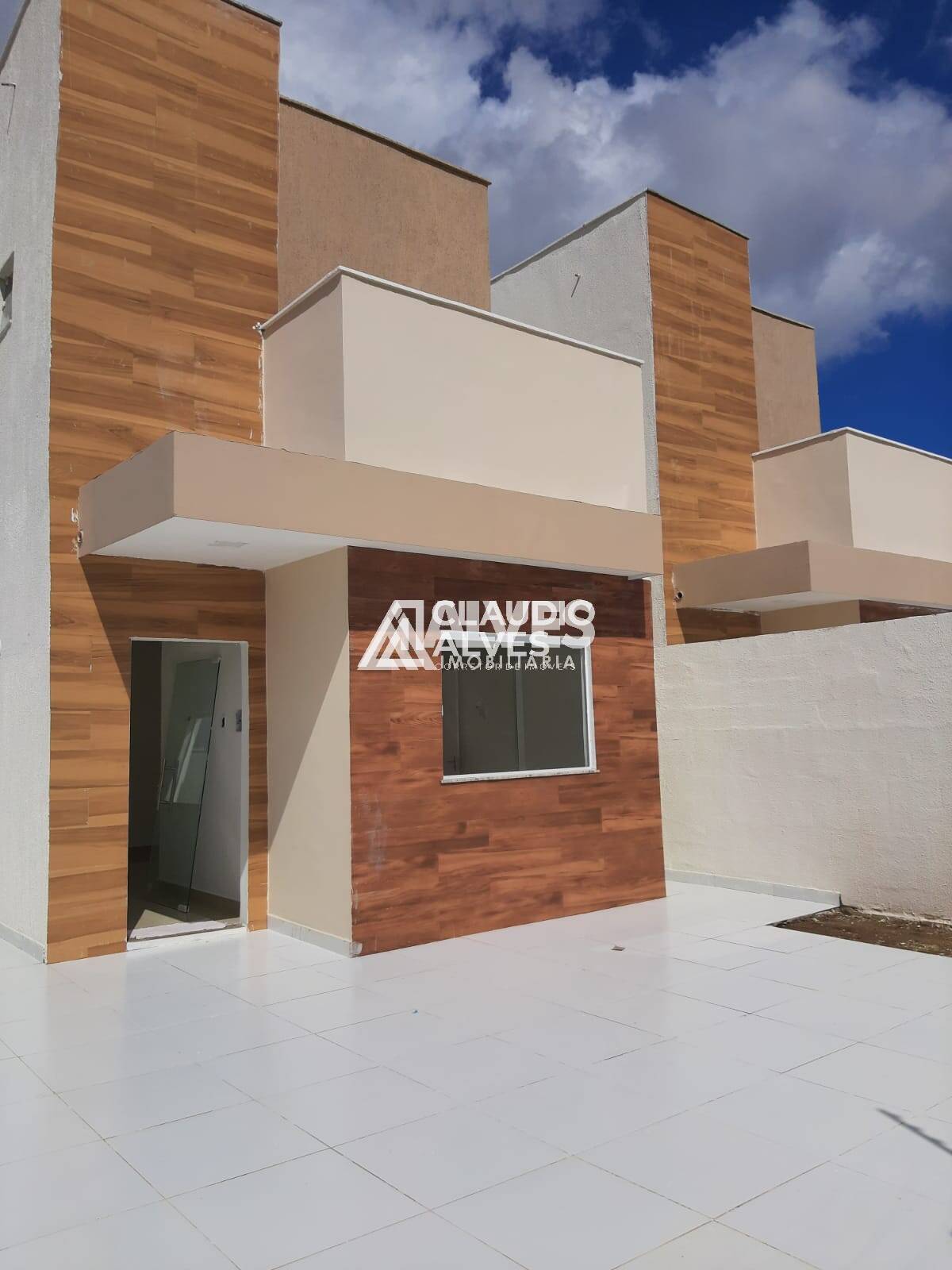CASA COM 3 QUARTOS SENDO 1 SUÍTE COM CLOSET