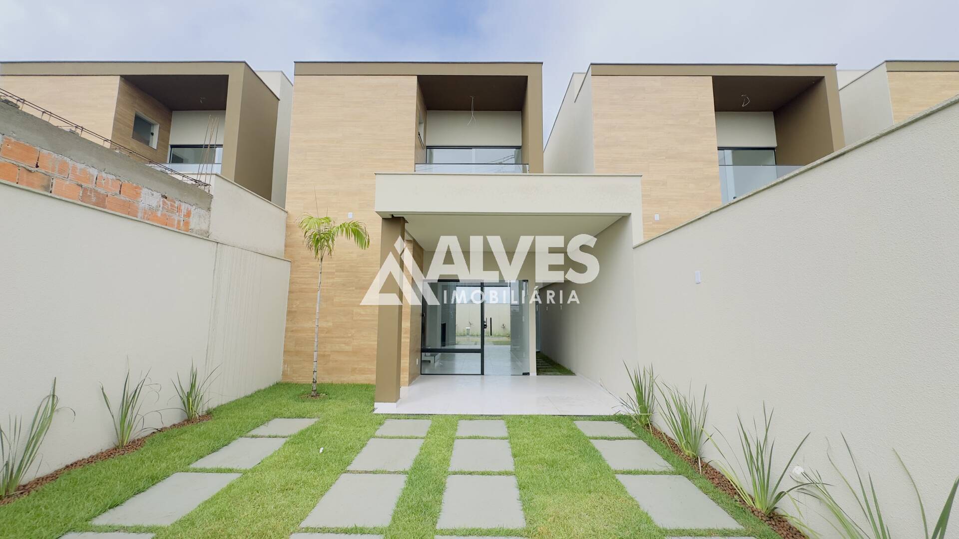 CASA COM 3 QUARTOS SENDO 2 SUITES PISCINA E ÁREA GOURMET COMPLETA