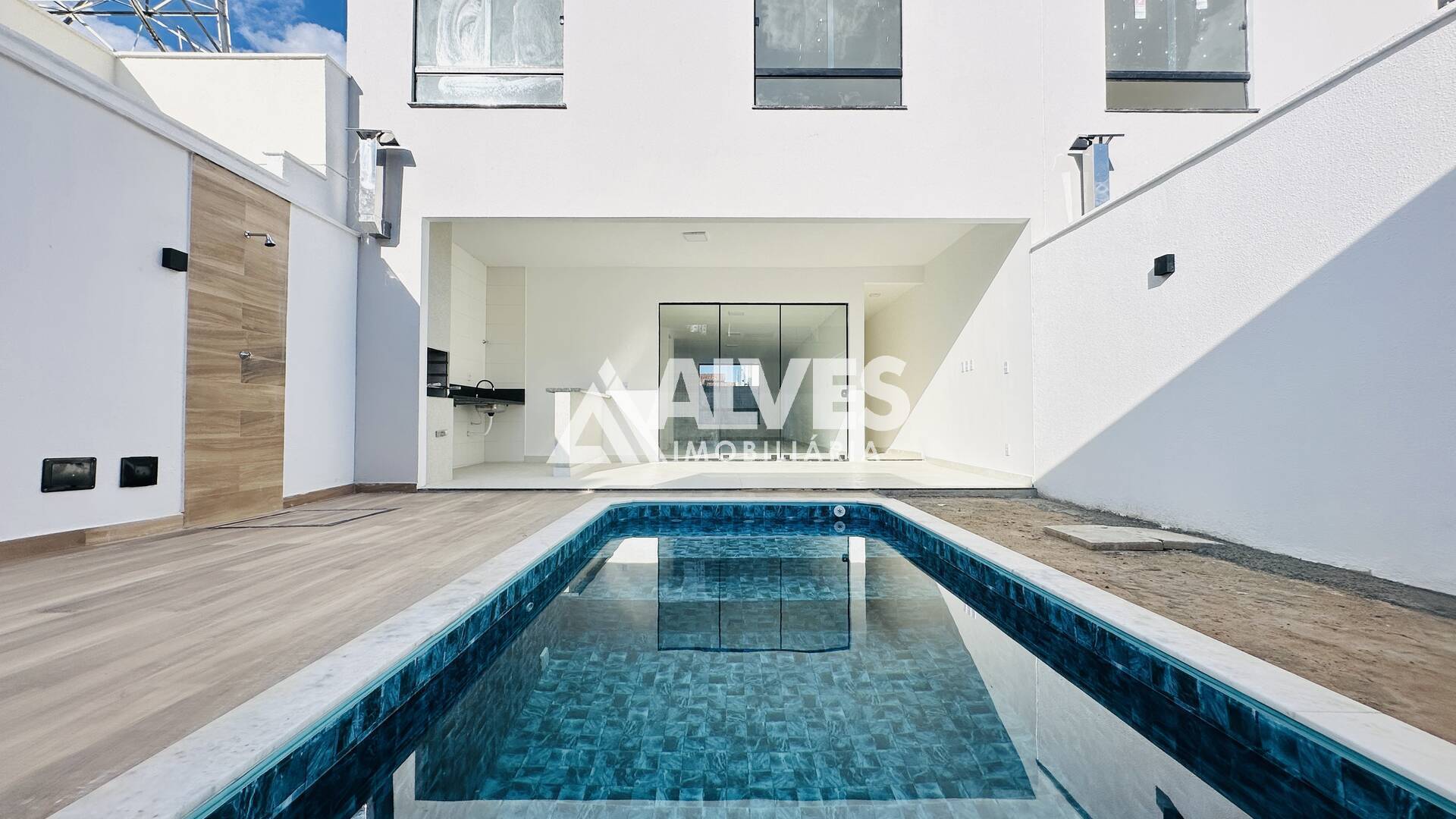 CASA COM 3 SUÍTES PISCINA E ÁREA GOURMET COMPLETA NO BAIRRO SIM