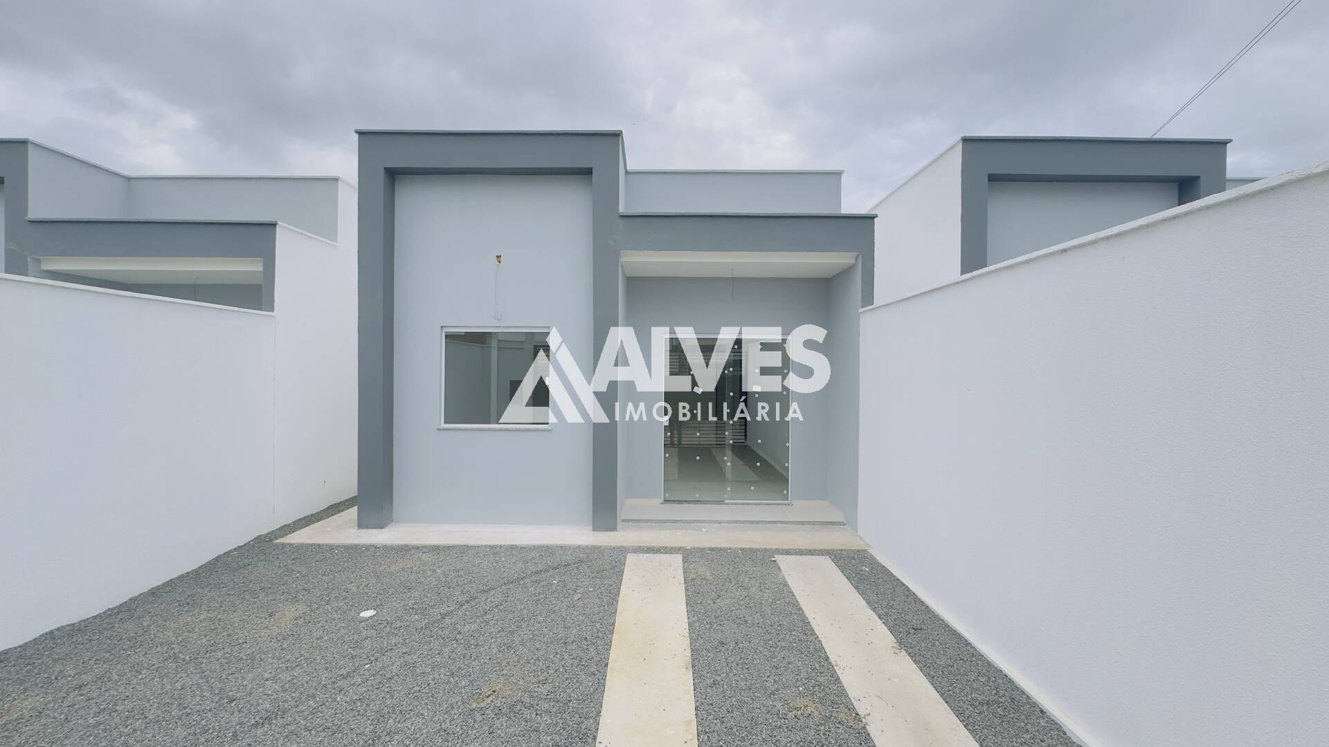 CASA COM 2 QUARTOS NO BAIRRO CAMPO LIMPO NA REGIÃO DA UEFS