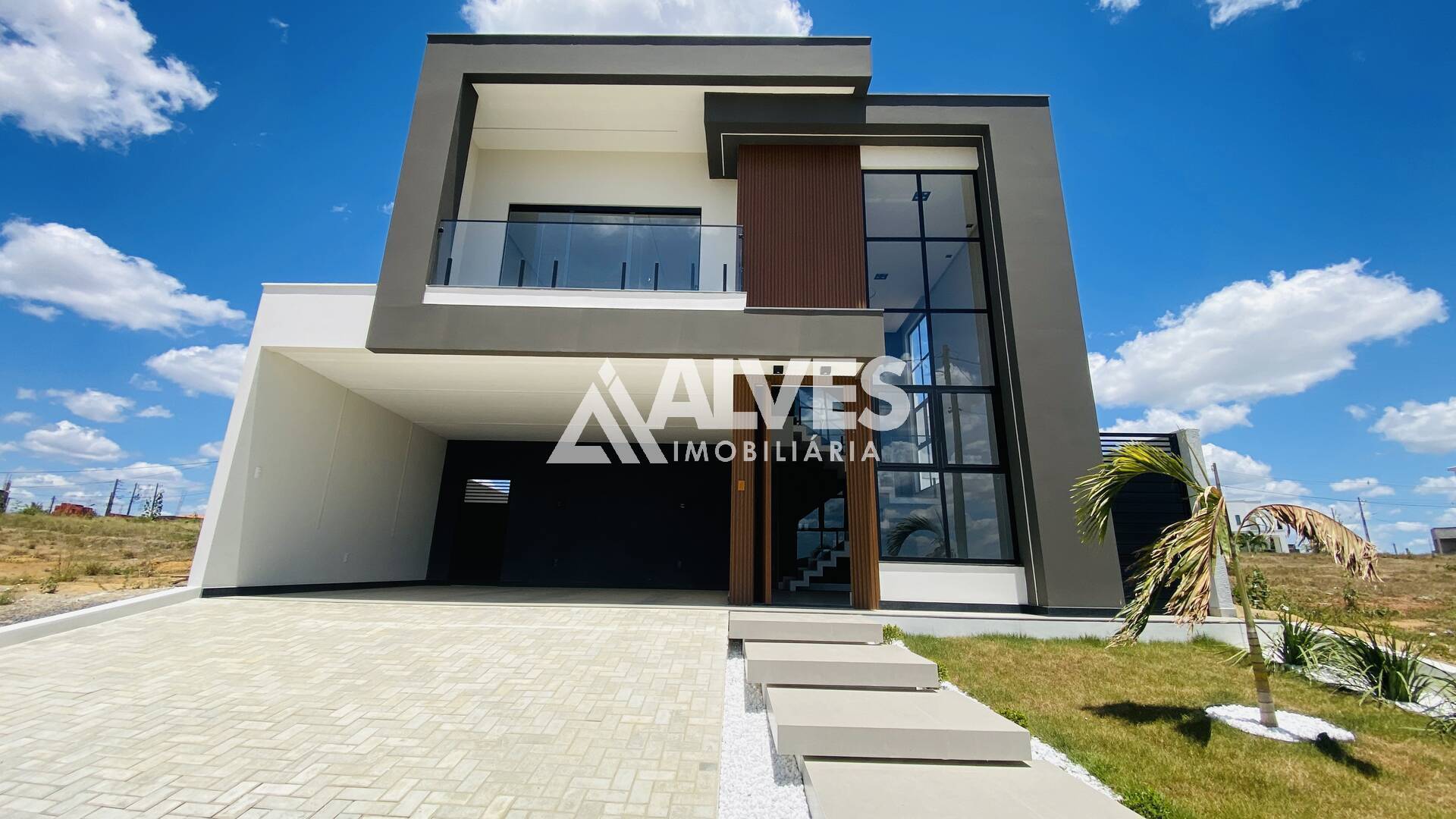 CASA DE ALTO PADRÃO COM 4 QUARTOS SENDO 3 SUÍTES PISCINA E ÁREA GOURMET