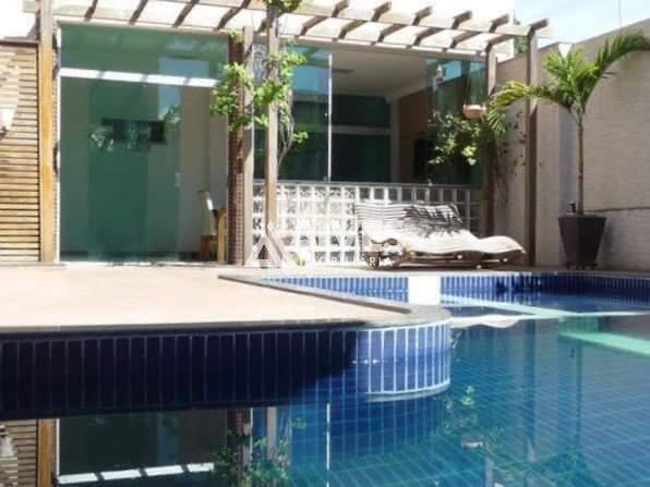 CASA DE ALTO PADRÃO COM 5 SUÍTES PISCINA ÁREA GOURMET E ACADEMIA PRIVATIVA