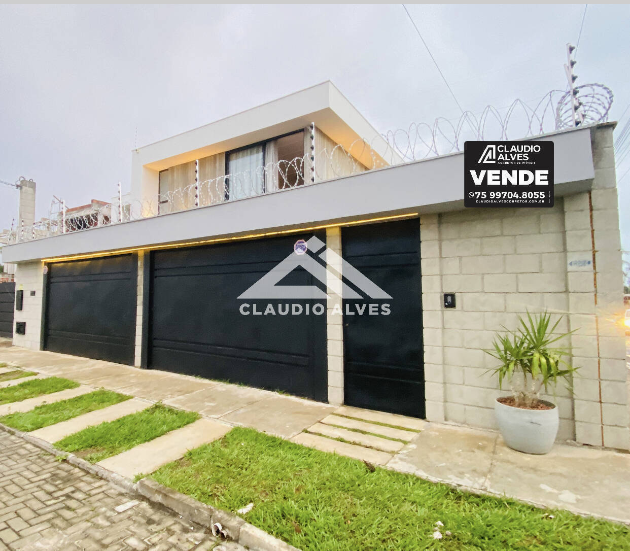 CASA DE ALTO PADRÃO COM 3 SUÍTES PISCINA E ÁREA GOURMET COMPLETA
