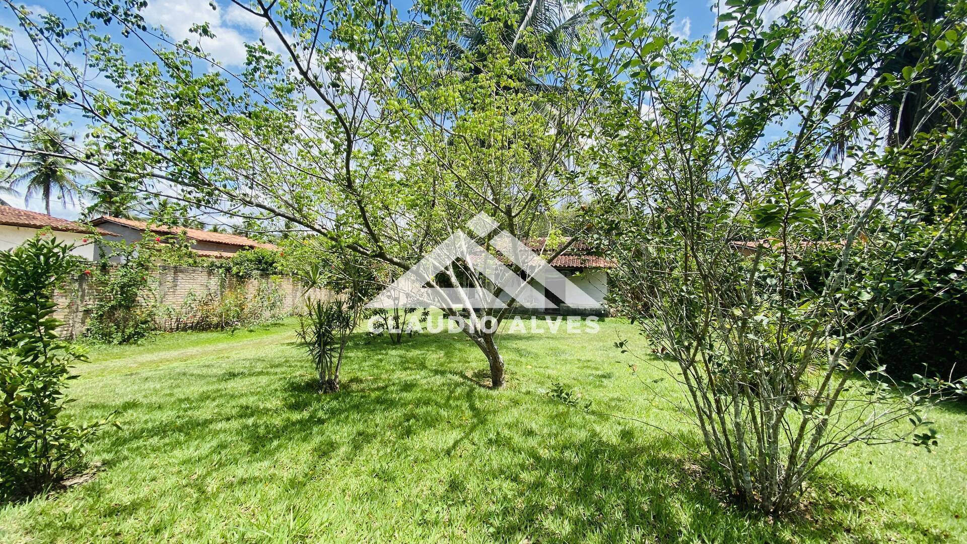TERRENO COM DE 2.178 M2 NA REGIÃO DA AV. NOÍDE CERQUEIRA