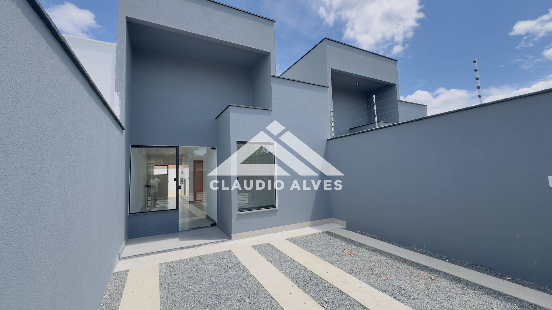 CASA COM 2 QUARTOS SENDO 1 SUÍTE
