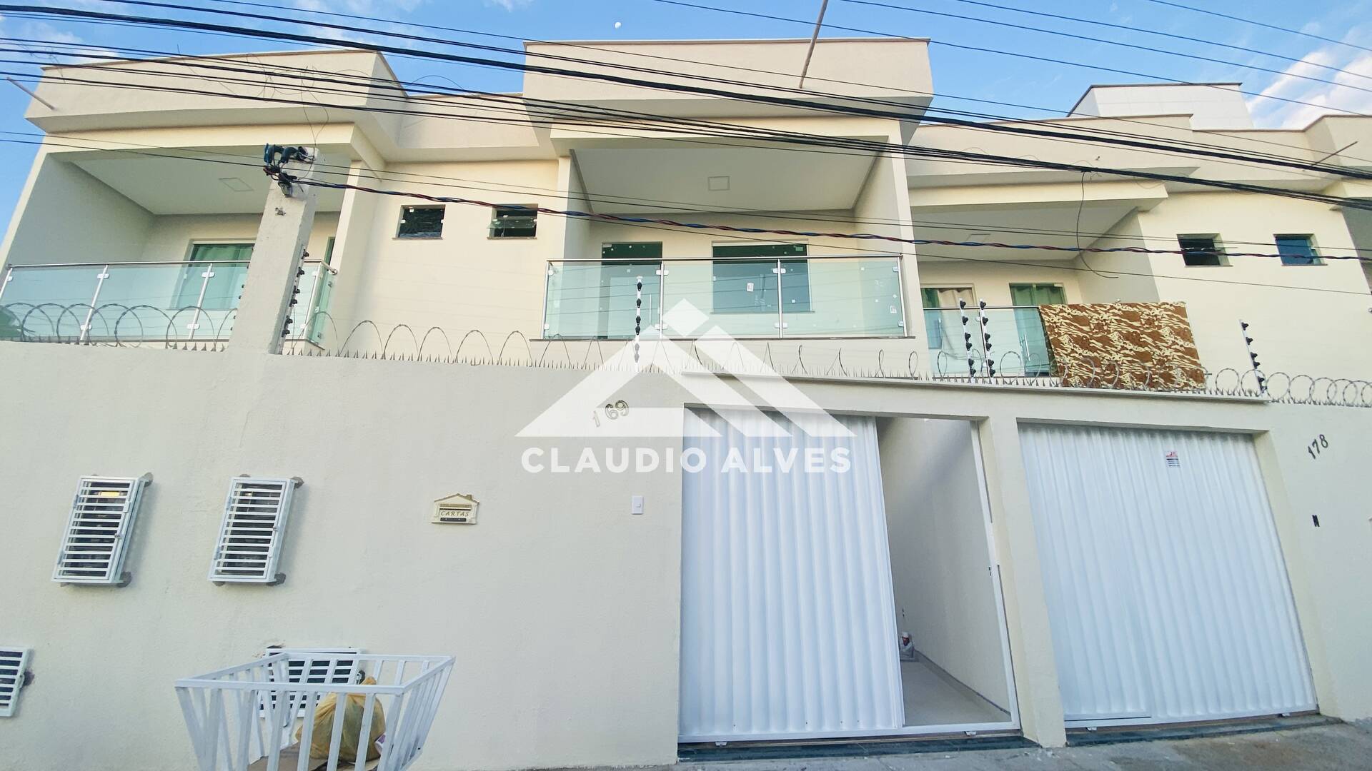 CASA PARA ALUGUEL | 2 SUÍTES | REGIÃO AV. MARIA QUITÉRIA | FEIRA DE SANTANA