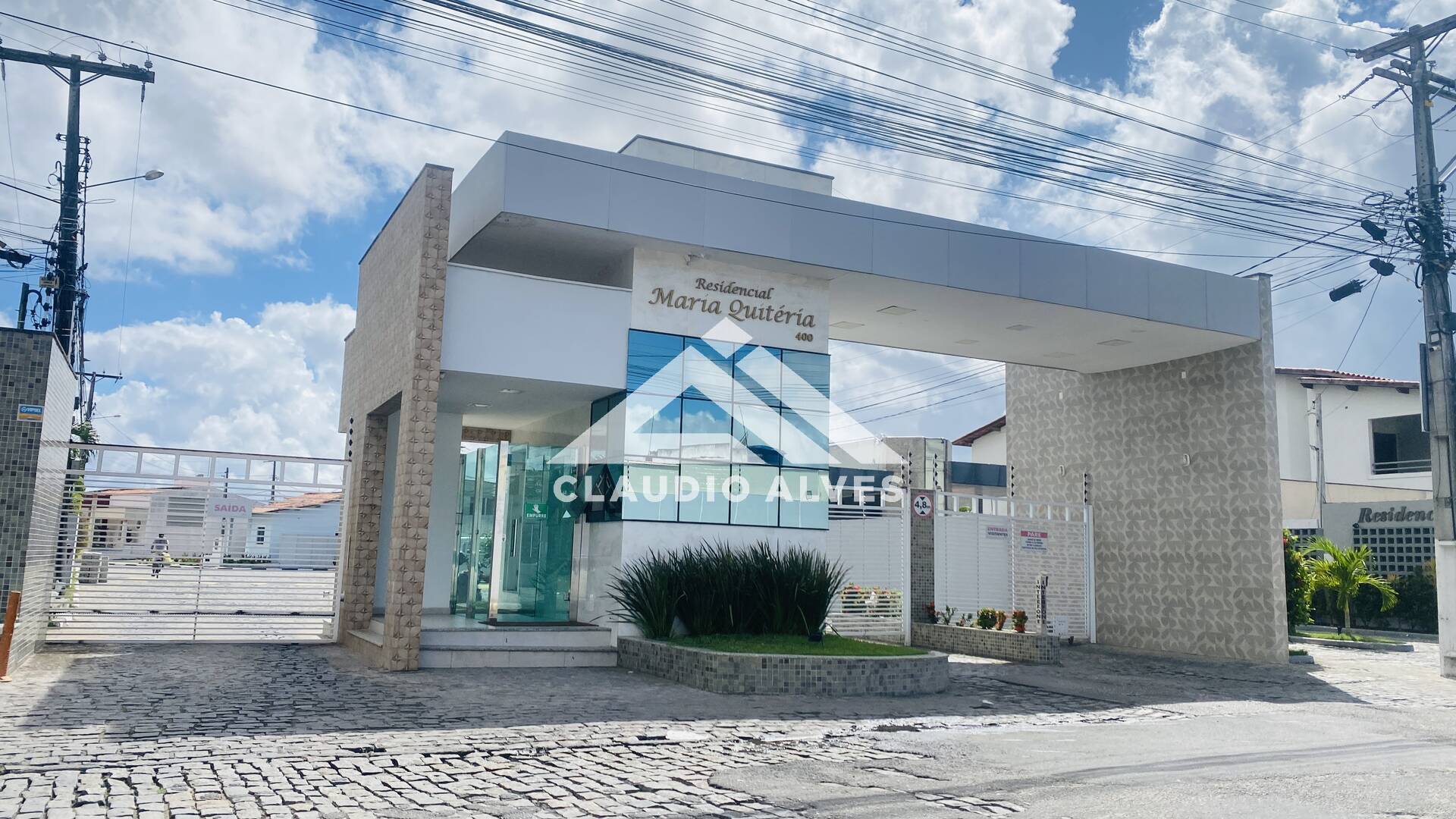 CASA Á VENDA EM CONDOMÍNIO | 4 QUARTOS | AV. FRAGA MAIA | FEIRA DE SANTANA