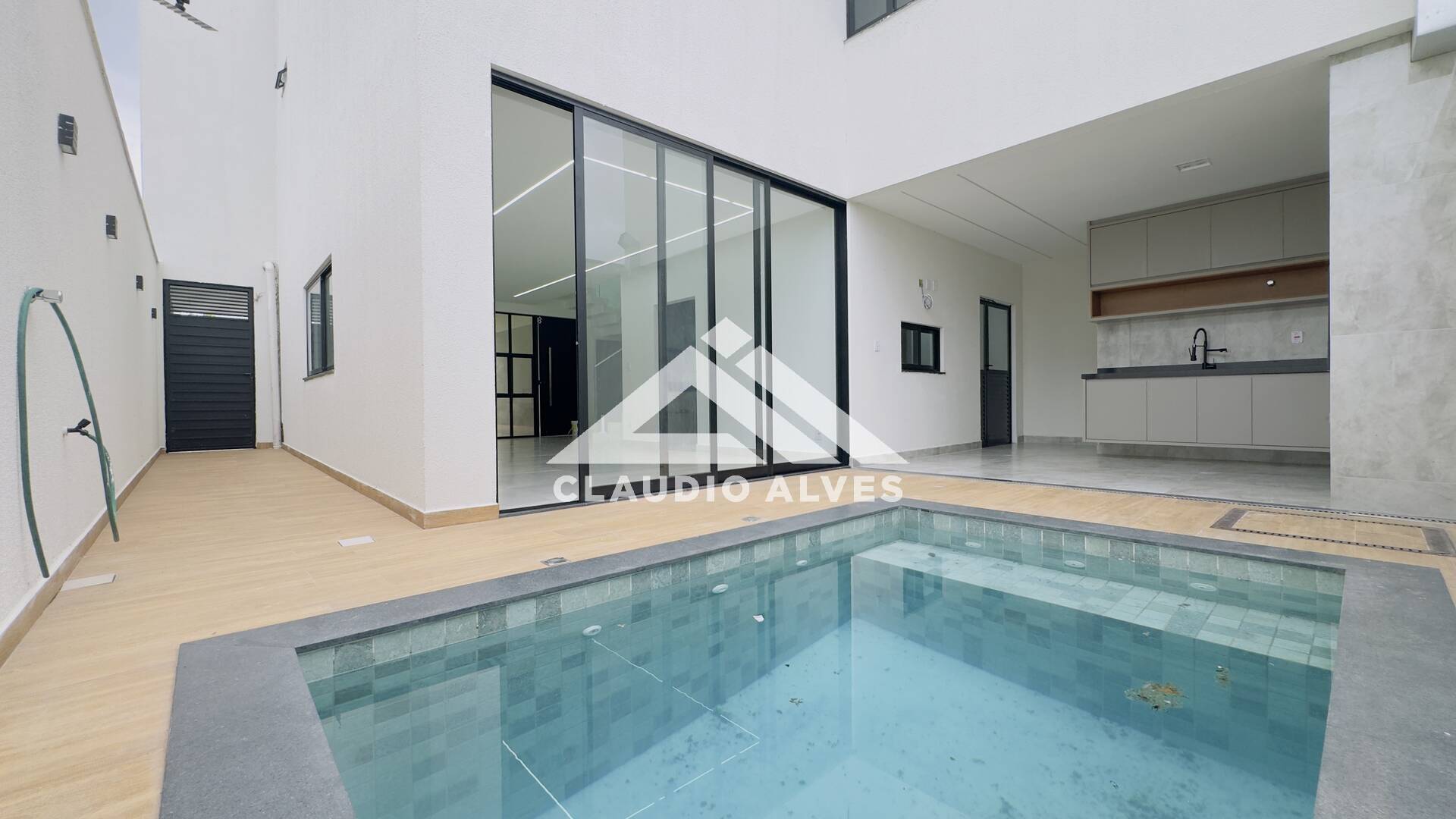 CASA PARA ALUGUEL | 5 QUARTOS | 3 SUÍTES | PISCINA E ÁREA GOURMRT