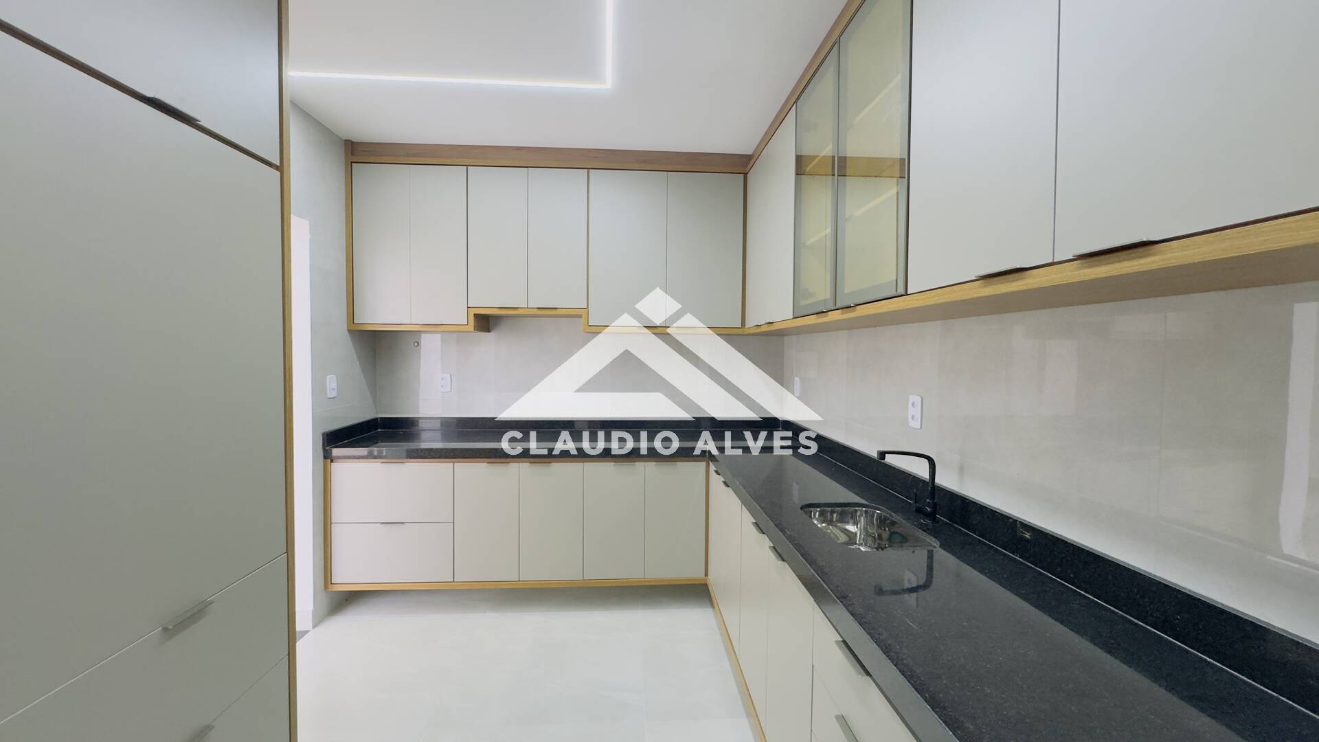 CASA PARA ALUGUEL | 5 QUARTOS | 3 SUÍTES | PISCINA E ÁREA GOURMRT
