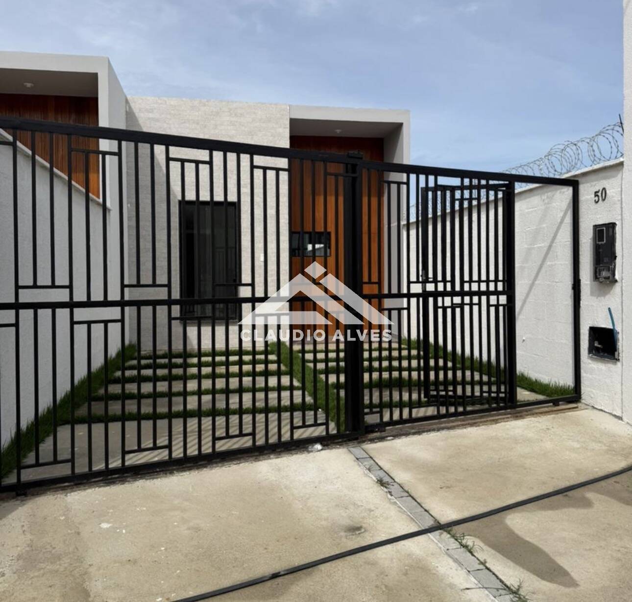 CASA Á VENDA | 3 QUARTOS SENDO 1 SUÍTE | FEIRA DE SANTANA