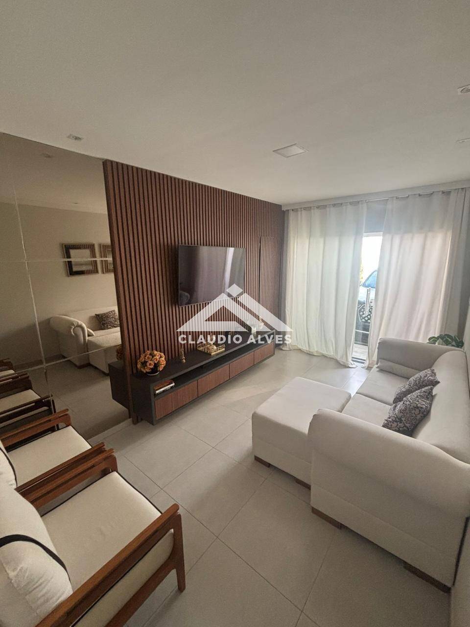 CASA À VENDA | 3 QUARTOS SENDO 1 SUÍTE | PORTEIRA FECHADA FEIRA DE SANTANA