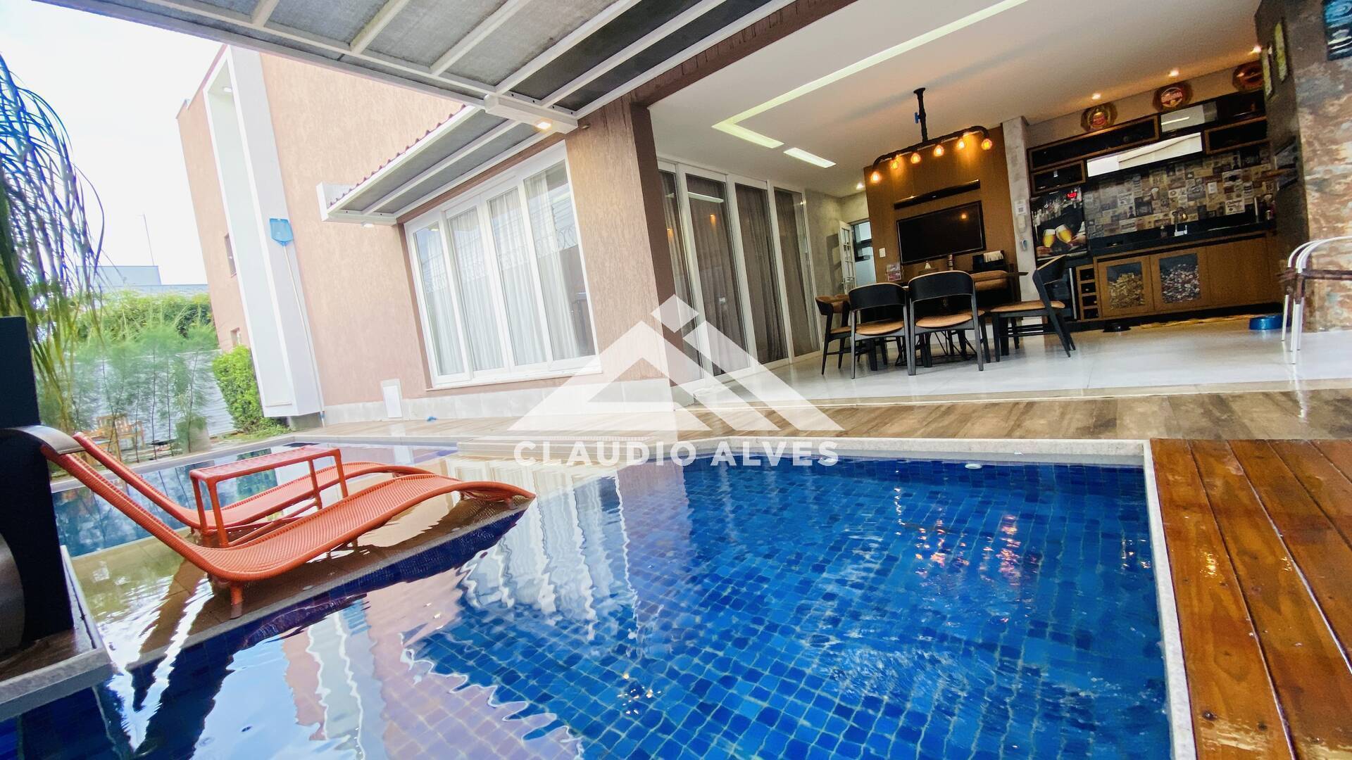 CASA DE ALTO PADRÃO À VENDA 4 SUÍTES PISCINA ÁREA GOURMET FEIRA DE SANTANA