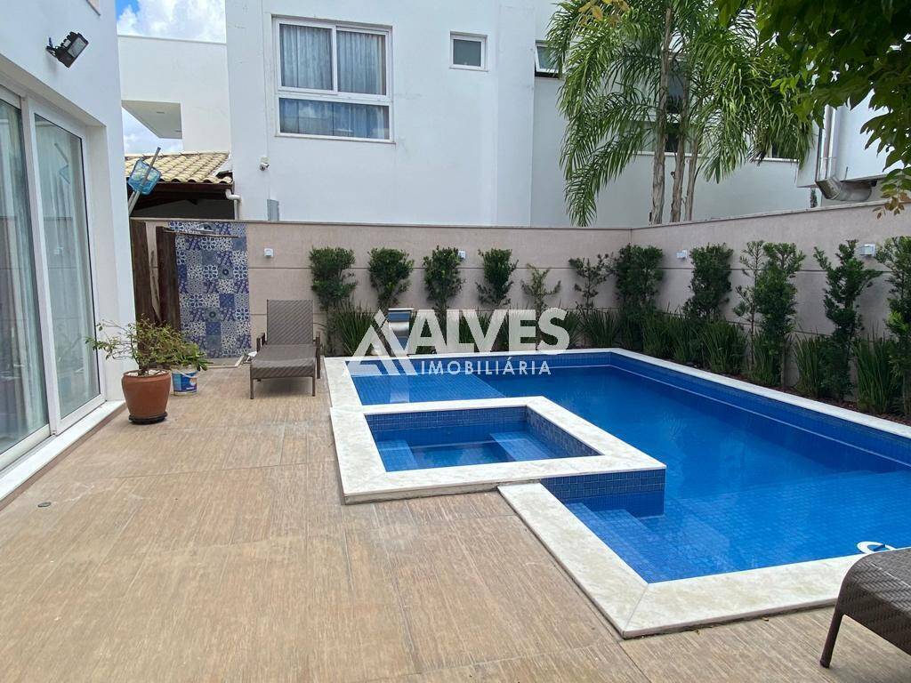 CASA DE ALTO PADRÃO COM 5 SUÍTES EM CONDOMÍNIO