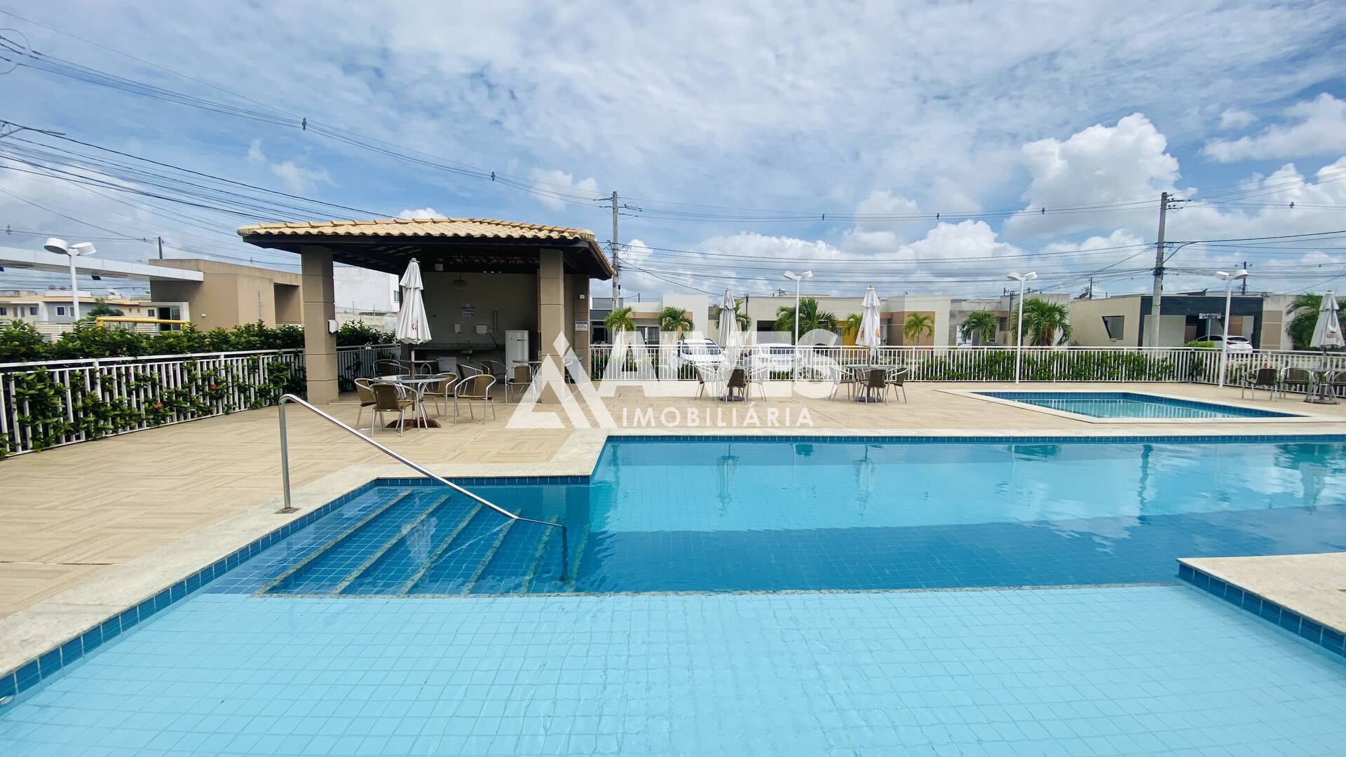 CASA COM 2 QUARTOS EM CONDOMÍNIO NO PAIRRO PAPAGAIO