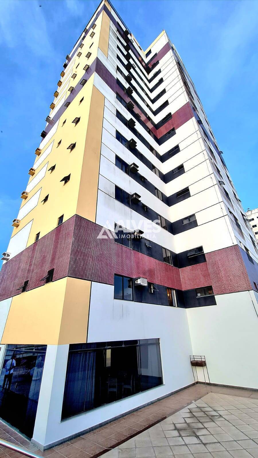 APARTAMEMTO COM 4 QUARTOS SENDO 2 SUÍTES