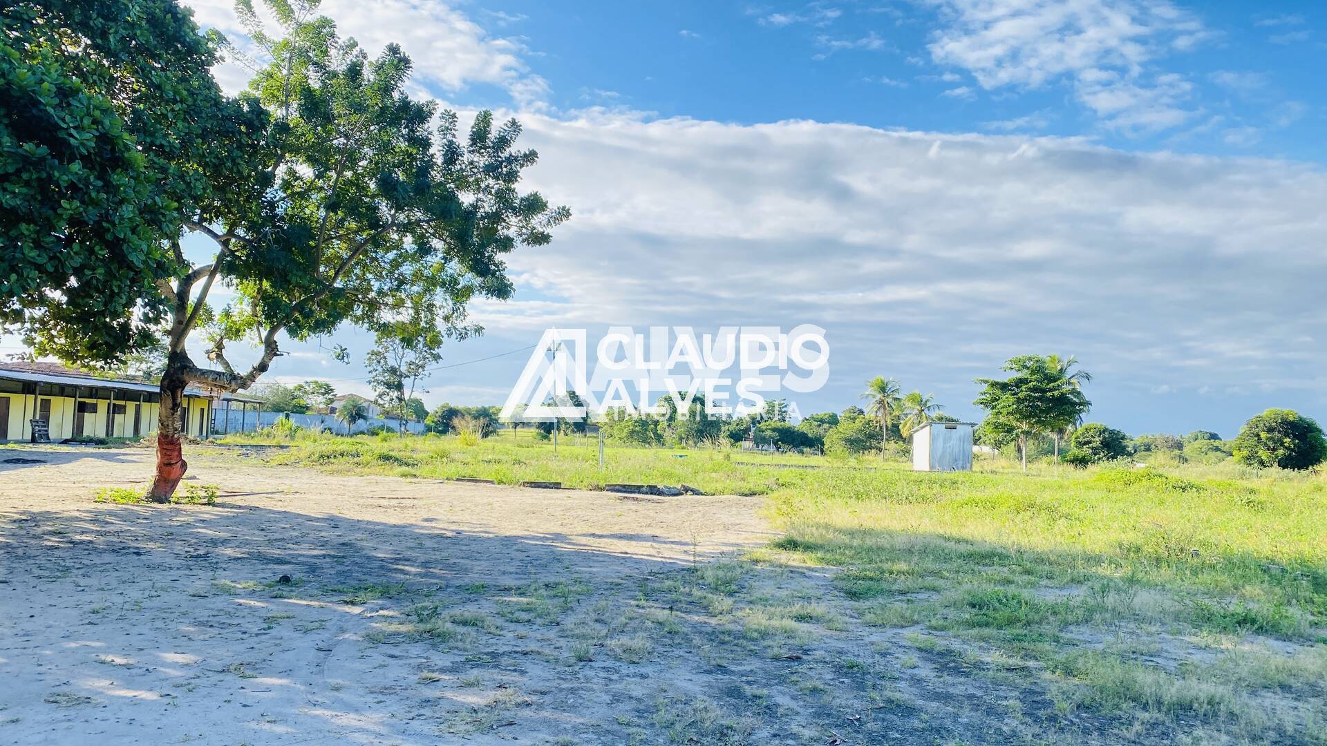 ÁREA COM 68.000M2