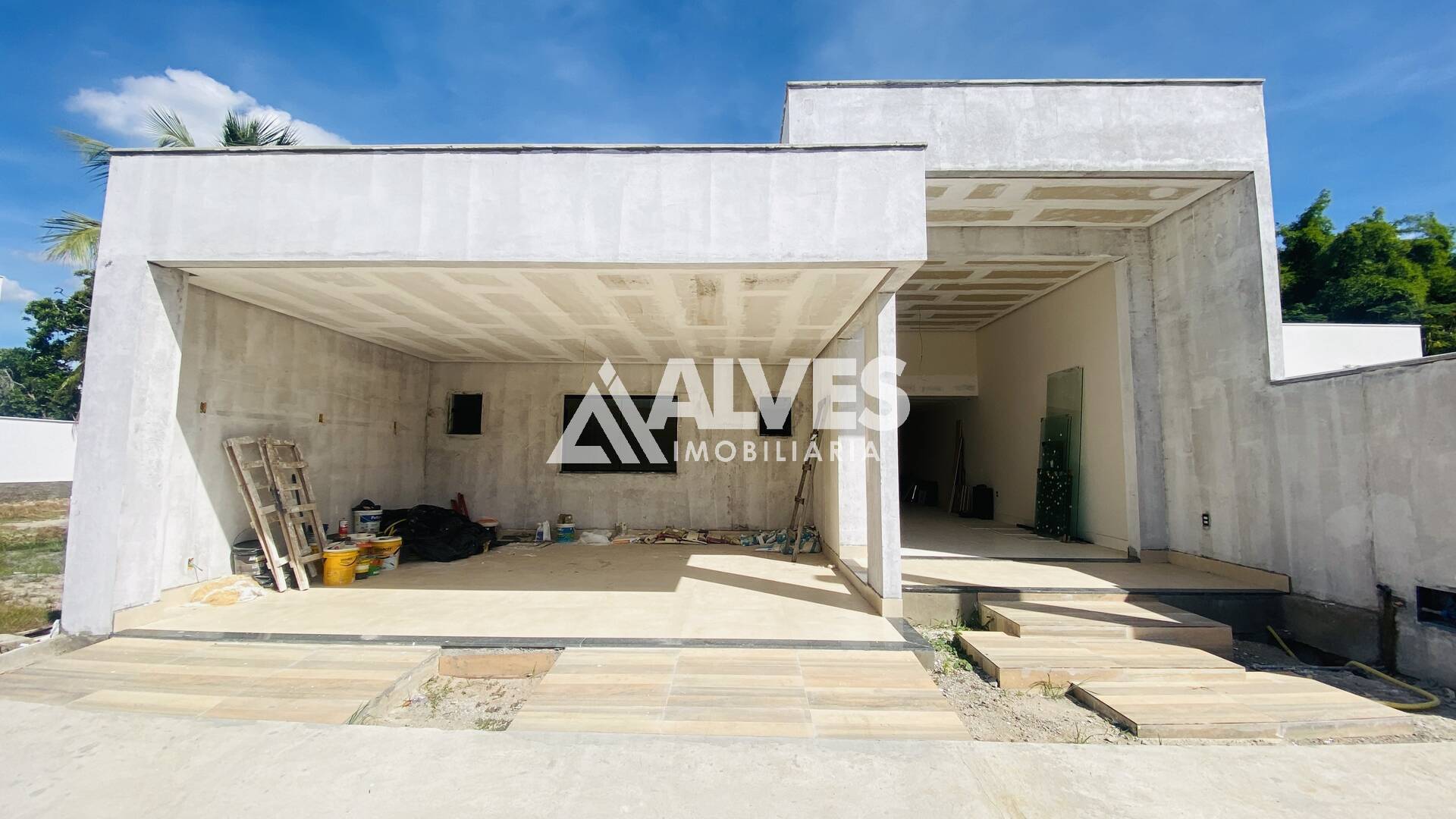 CASA COM 3 QUARTOS SENDO 1 SUÍTE