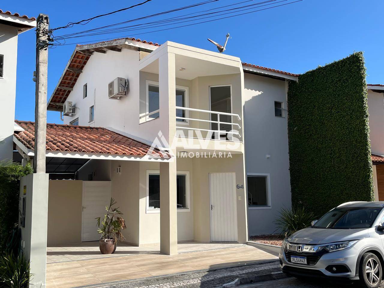 CASA COM 3 QUARTOS SENDO 1 SUÍTE