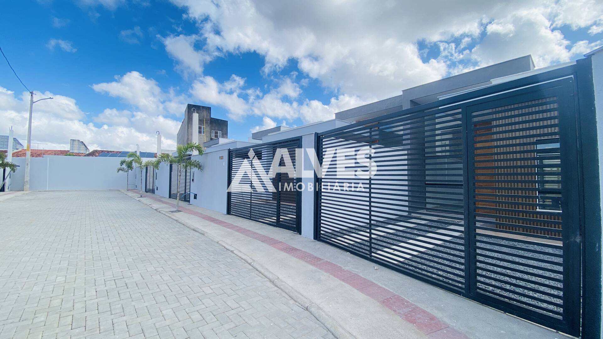 CASA COM 3 QUARTOS SENDO 1 SUÍTE E ÁREA GOURMET NO BAIRRO SIM