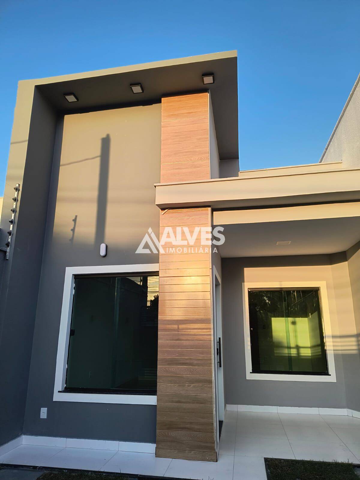 CASA COM 2 QUARTOS SENDO 1 SUÍTE E ESPAÇO GOURMET