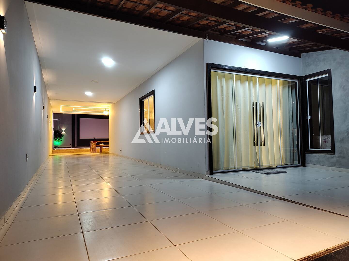CASA COM COM PISCINA E ÁREA GOURMET COMPLETA