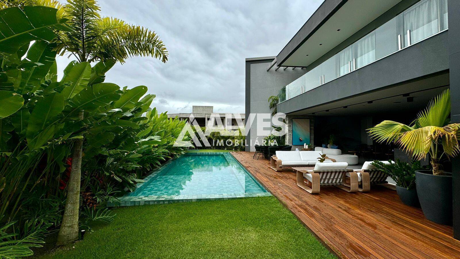 CASA DE ALTO PADRÃO MOBILIADA COM 5 SUÍTES MASTER PISCINA E ÁREA GOURMET