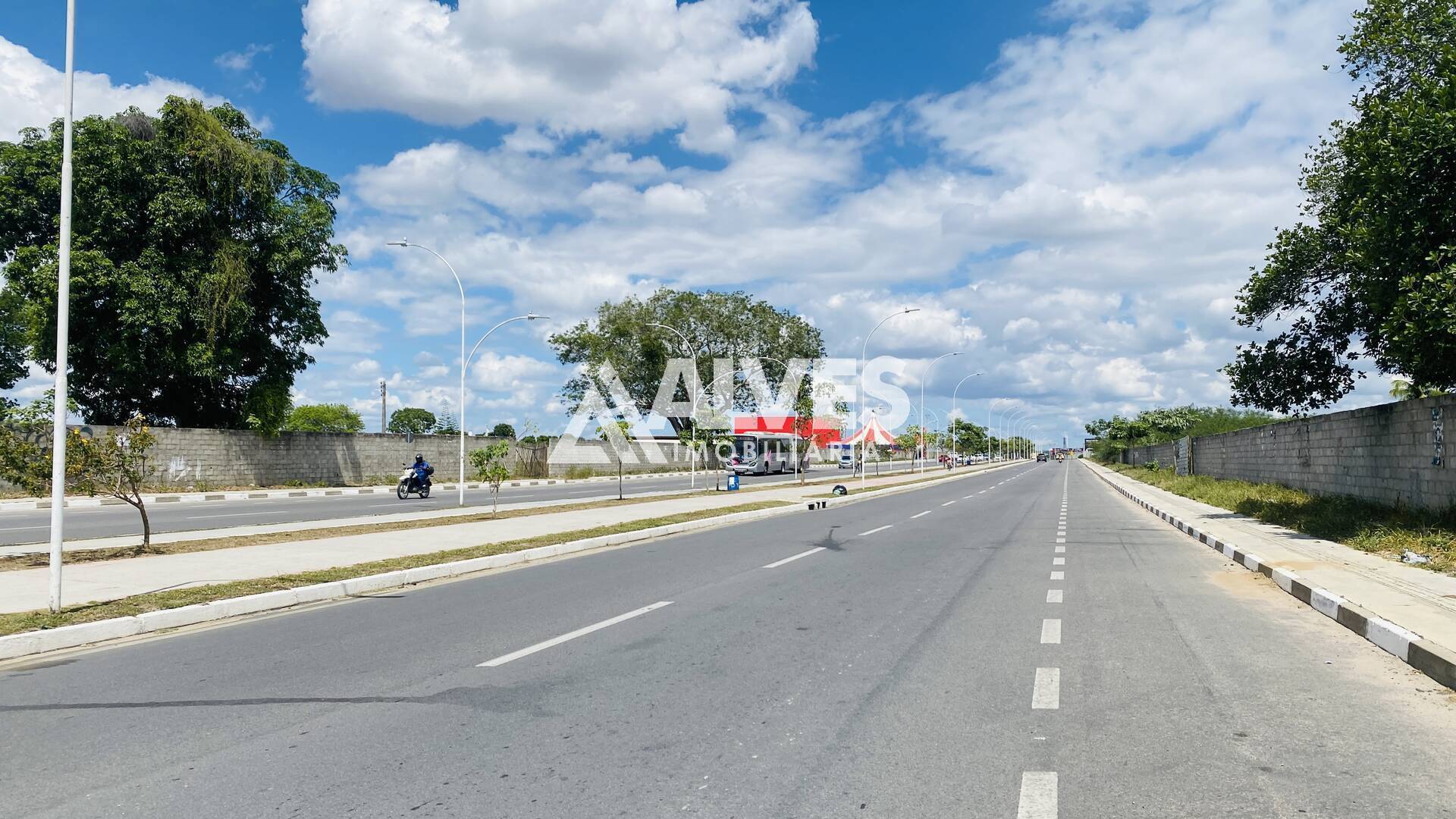 TERRENO COMERCIAL COM 5.250M2 NA AV. FRANCISCO FRAGA MAIA