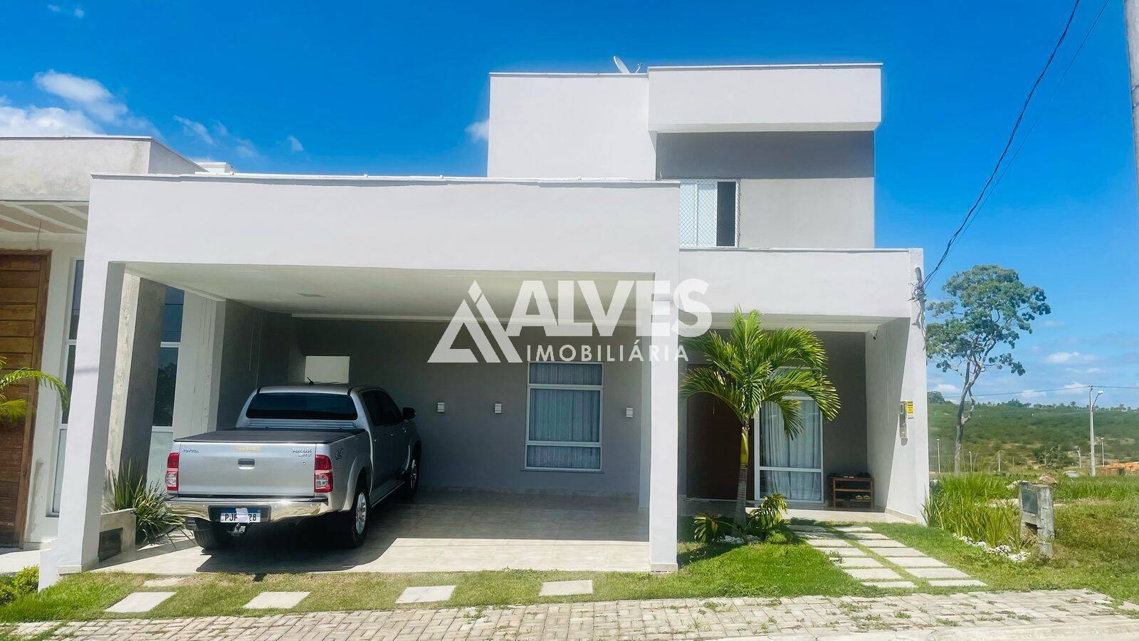 CASA COM 3 SUÍTES PISCINA E ÁREA GOURMET COMPLETA EM CONDOMÍNIO