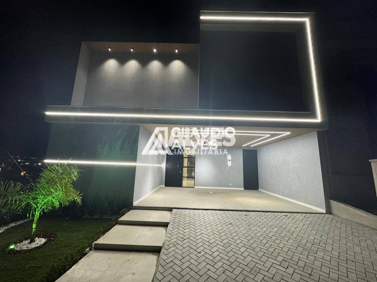 CASA DE ALTO PADRÃO COM 5 QUARTOS SENDO 3 SUÍTES