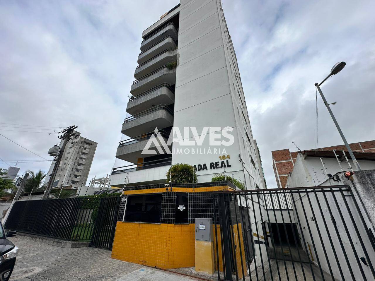 APARTAMENTO COM 4 QUARTOS 3º ANDAR - 2 VAGAS DE GARAGEM