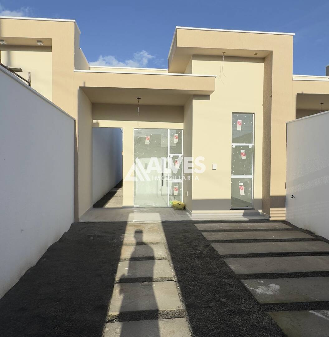 CASA COM 2 QUARTOS SENDO 1 SUÍTE NO BAIRRO PAPAGAIO