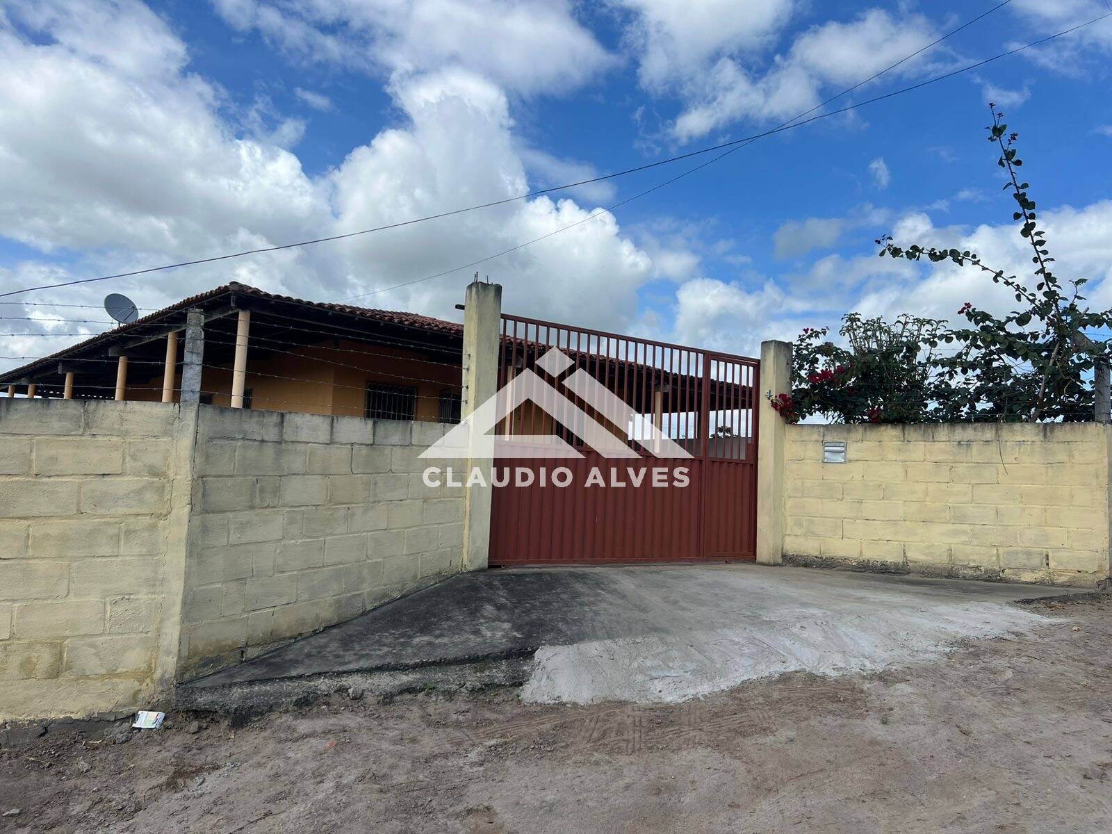 SÍTIO COM 1.426 M2 EM SÃO GONSALO DOS CAMPOS HÁ 200 METROS DA BA 501