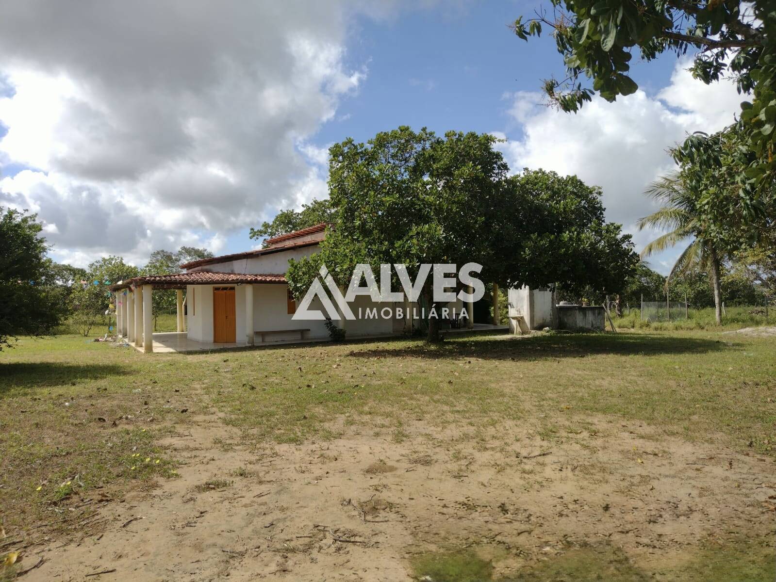 SÍTIO COM 5 TAREFAS 3 SUÍTES E ÁREA GOURMET NA REGIÃO DE TIGUARUÇU