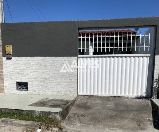 CASA COM 2 QURTOS NO BAIRRO FEIRA 7