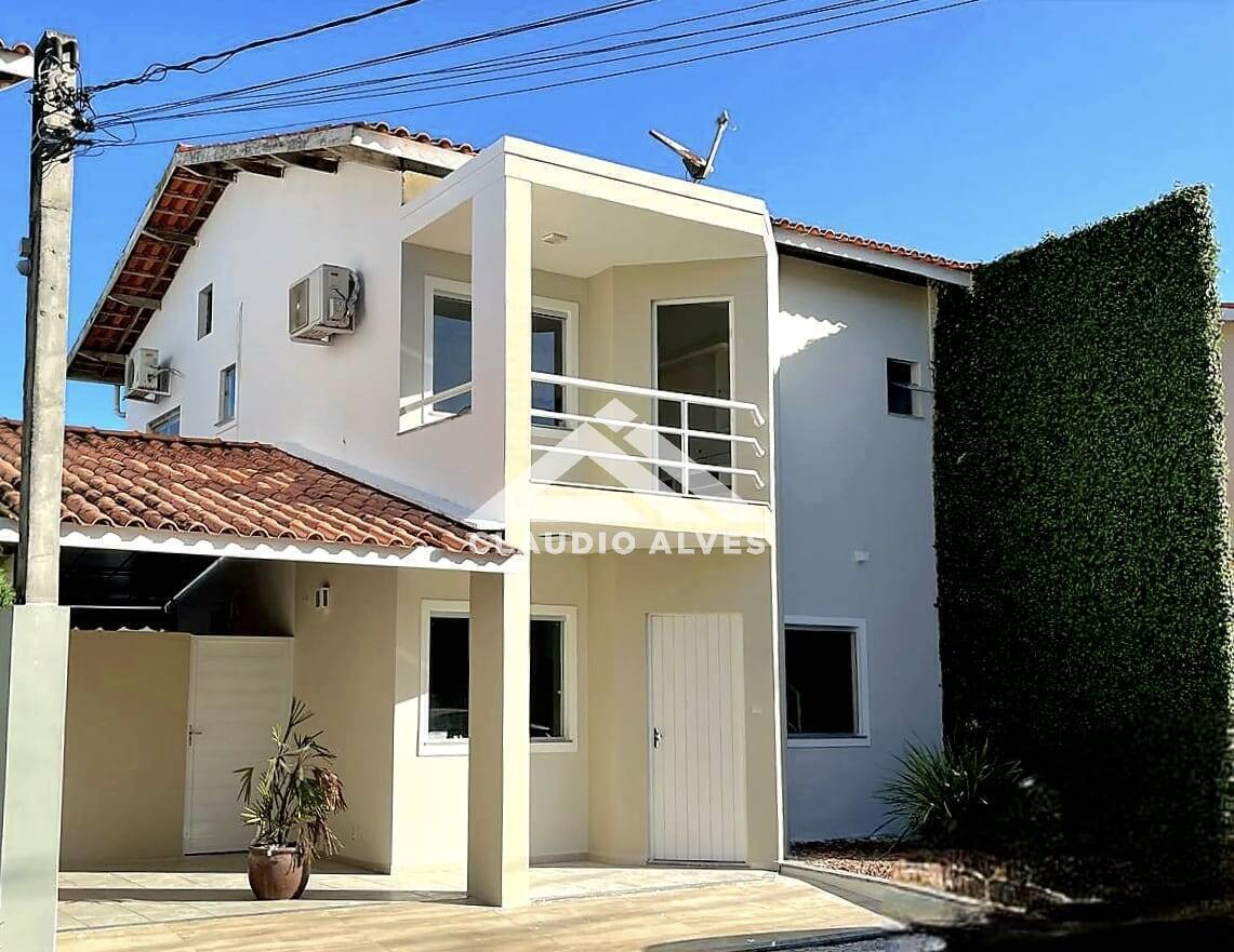 CASA COM 3 QUARTOS SENDO 1 SUÍTE