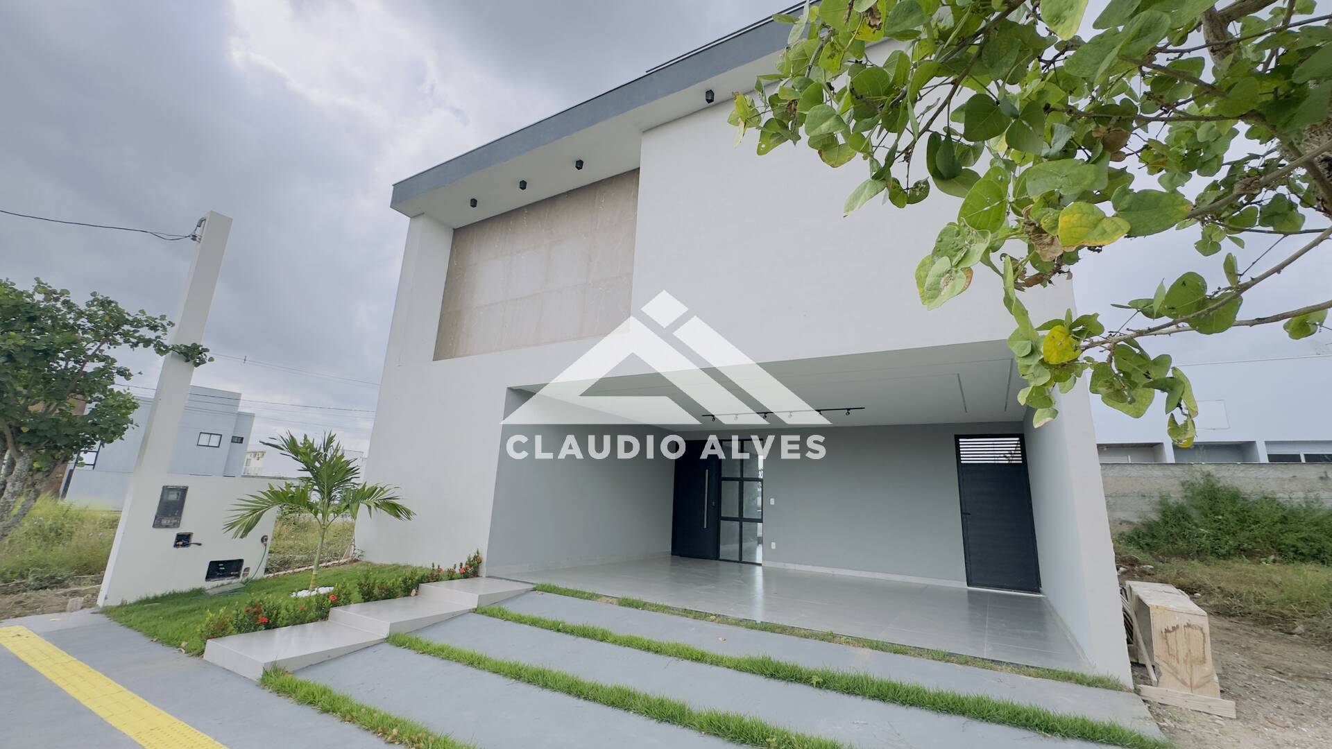 CASA DE ALTO PADRÃO À VENDA | 5 QUARTOS | 3 SUÍTES | PISCINA E ÁREA GOURMRT